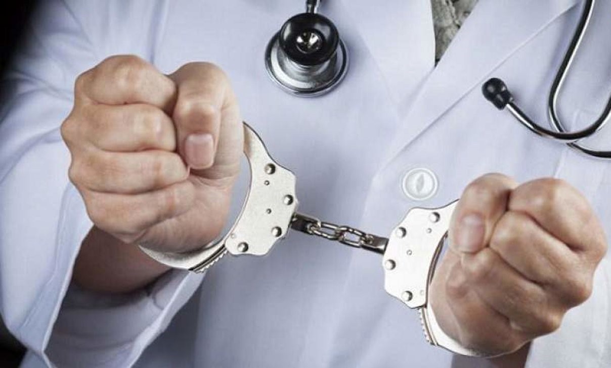 وکیل پزشکی - کاماپرس