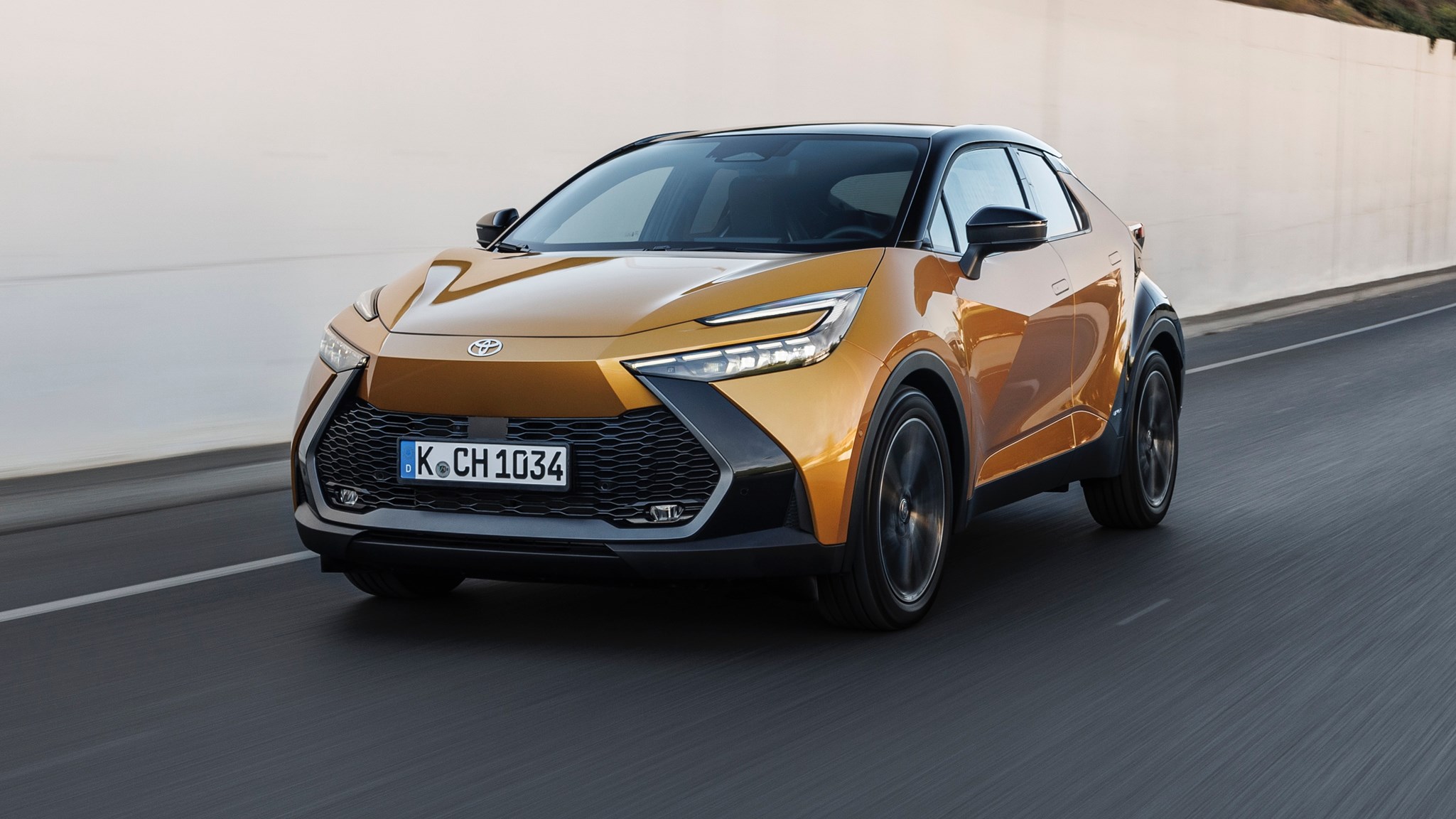 چهره مخوف و ترسناک تویوتا CH-R مدل 2024 کاماپرس