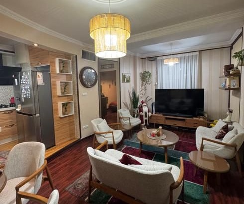 واحد 53 متری در طبقه دوم؛ ساخت سال 1380-کاماپرس