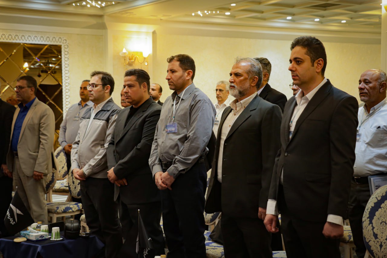 سمینار آموزشی «آشنایی با عملکرد خودروهای برقی» کرمان موتور 4- کاماپرس