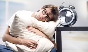 برای رفع بی خوابی چه بخوریم؟ (درمان خانگی و پزشکی )