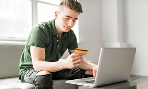 با افتتاح حساب بلوجونیور هدیه نقدی بگیرید
