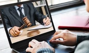 مزایا و چالش ‌‌های انتخاب وکیل آنلاین