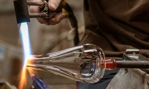 مهارت شگفت انگیز استادکار ژاپنی در ساخت لیوان شیشه ای (ویدیو)