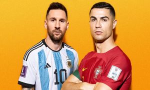 دو زن که رونالدو و مسی را با سماجت تعقیب می‌کنند