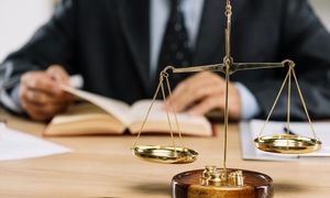 بهترین وکیل در تهران را بشناسید