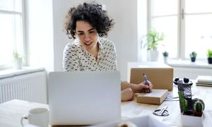 5 شغل پرتقاضا با درآمد بالای 10 میلیون برای خانم های خانه دار