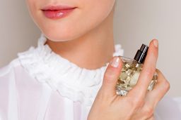 5 عطر زنانه محبوب برای استفاده روزمره