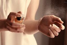 با این 5 عطر  زنانه در مهمانی های تابستانه بدرخشید
