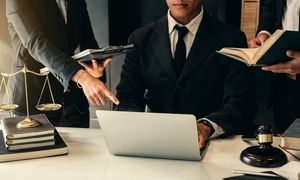 چرا باید از یک موسسه حقوقی کمک بگیریم؟