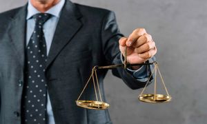 چطور بهترین وکیل در کرج را پیدا کنیم؟