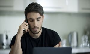 5 مدل گوشی دکمه ای پرفروش در زمستان 1403