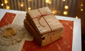 کتاب «میزها و دیوارها»؛ یک پیشنهاد ویژه برای هدیه نوروز 1404
