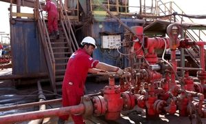 استمرار کار روی دکل های حفاری نفت با رعایت نکات بهداشتی