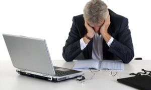 نرخ دلار و تحریم ها ترمز کسب و کارها را کشیده است