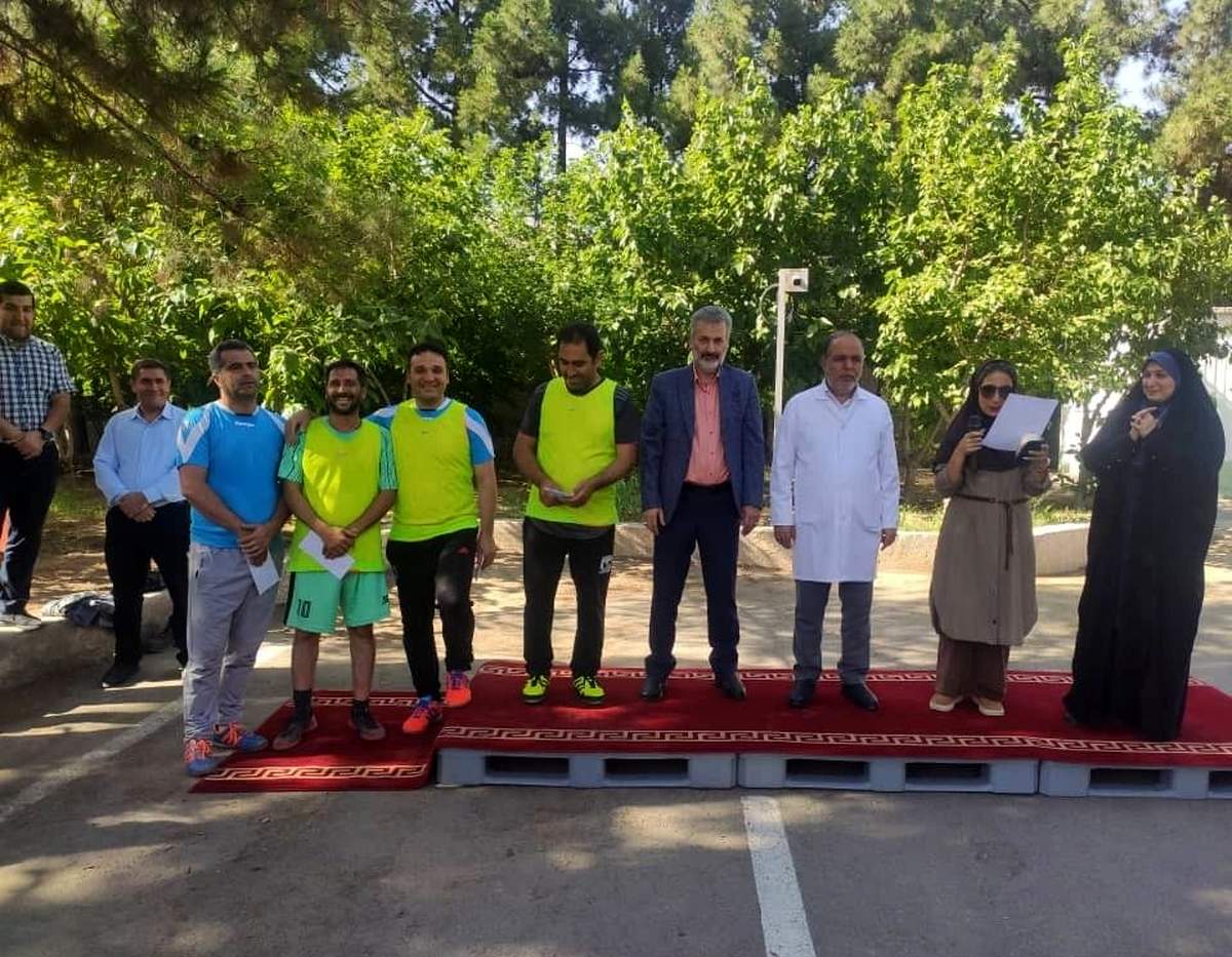 تقدیر از نفرات برگزیده مسابقات ورزشی شیمی دارویی داروپخش