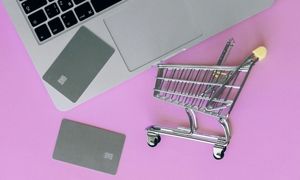 فروشگاه اینترنتی یا مارکت‌ پلیس: کدام برای کسب‌ و کار شما مناسب‌ تر است؟