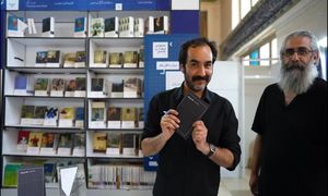 برگزاری جشن امضای کتاب بک تو بلک در چهارباغ اصفهان