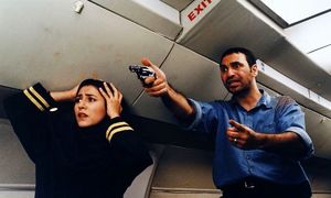 ۴ هواپیماربا فیلم ارتفاع پست از زندان آزاد شدند